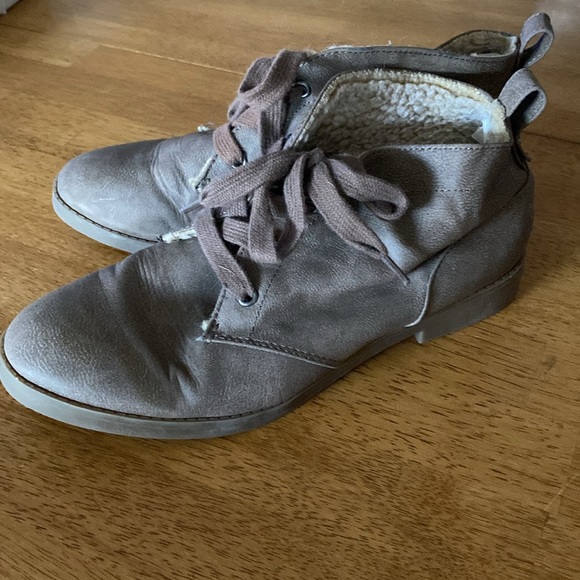 Rock & Candy brand short booties size 6.5. - Picture 3 of 4